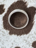 Bild in Galerie-Betrachter laden, Sterling Silver Ribbed Statement Ring on cowhide backgro