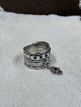 Bild in Galerie-Betrachter laden, Humsa Israel Ring from HSN Evine Designer on white cowhide